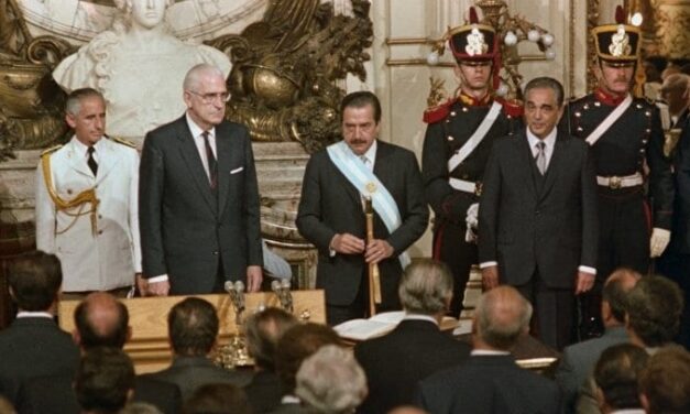 DÍA DE LA RESTAURACIÓN DE LA DEMOCRACIA