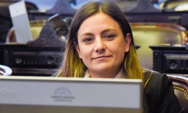 SOLIDARIDAD CON LA COMPAÑERA VANESA SILEY Secretaria General de FESITRAJU