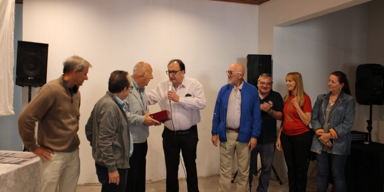EMOTIVO HOMENAJE AL COMPAÑERO AGUSTIN SARLA